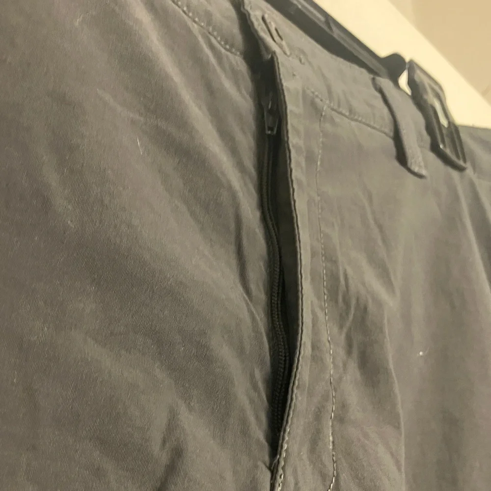 The North Face sprag Charcoal Flat Front Shorts men’s 34 (medium)